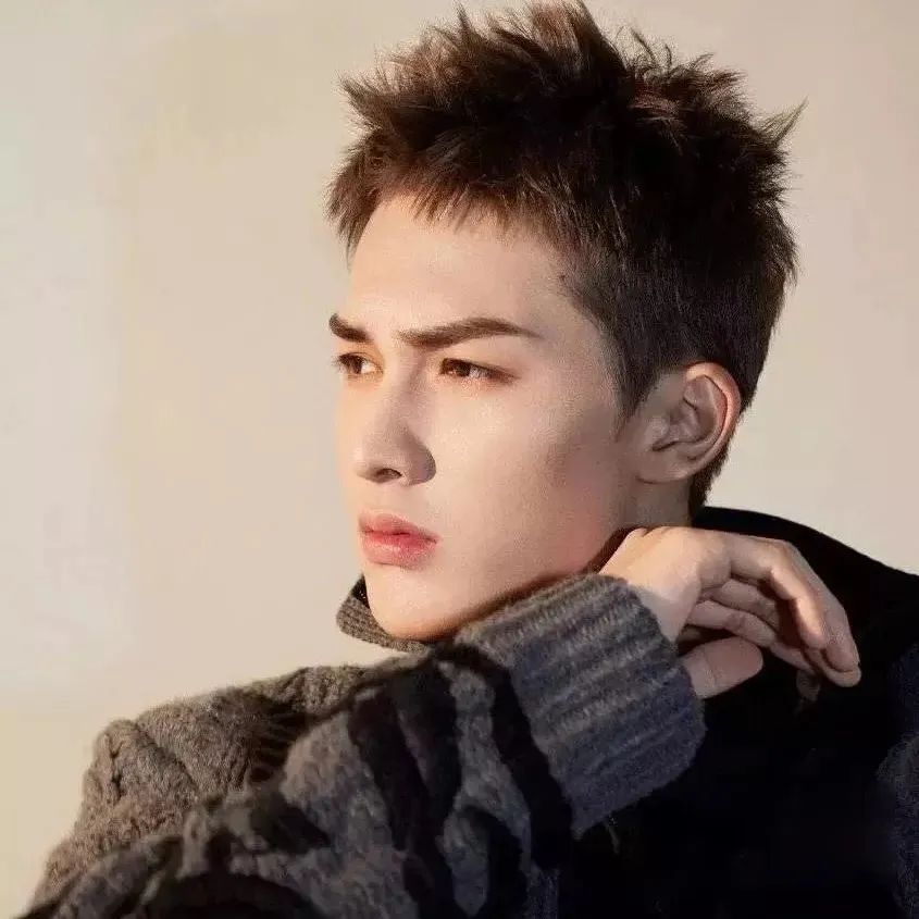 男士头发稀少适合剪什么发型,35到40岁的男士发型怎么剪