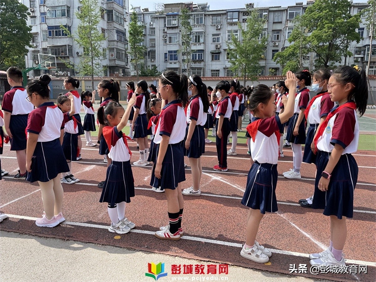 徐州市湖滨中心小学新队员入队暨一星章颁章仪式