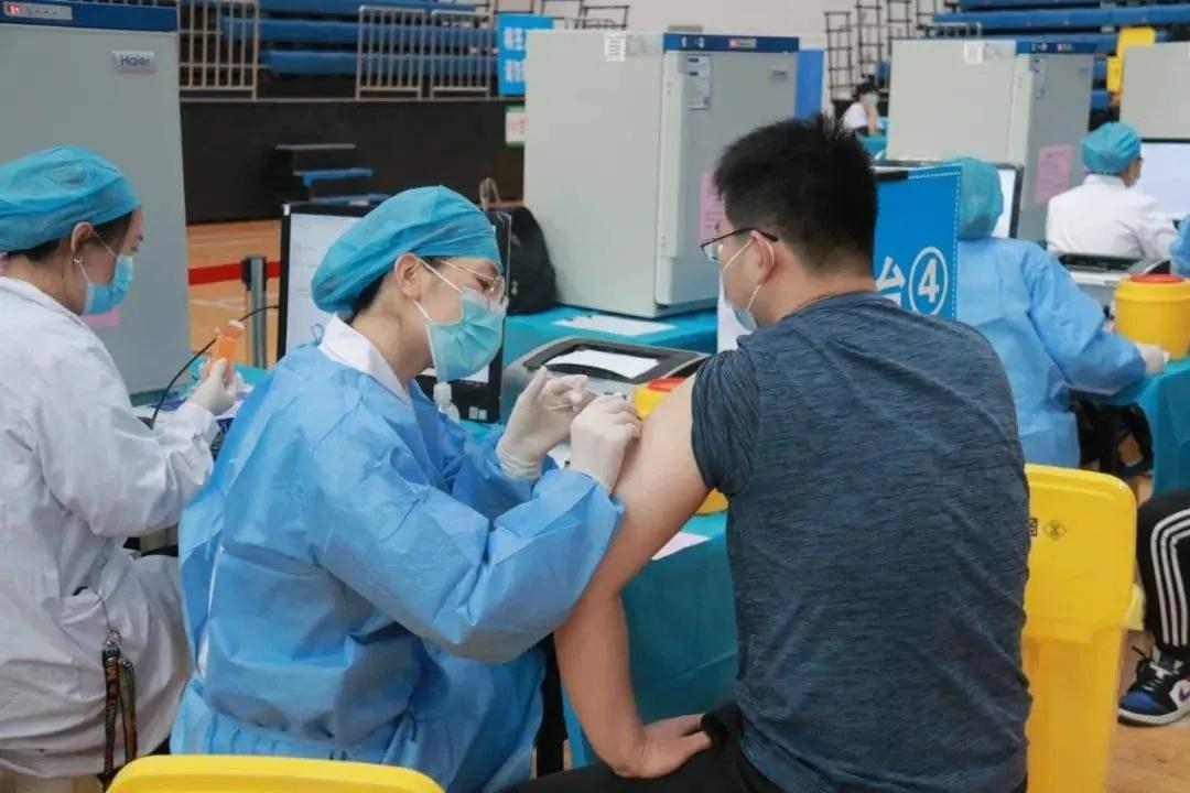 打了新冠疫苗胳膊有硬块怎么回事,新冠疫苗打完胳膊淤青是怎么回事