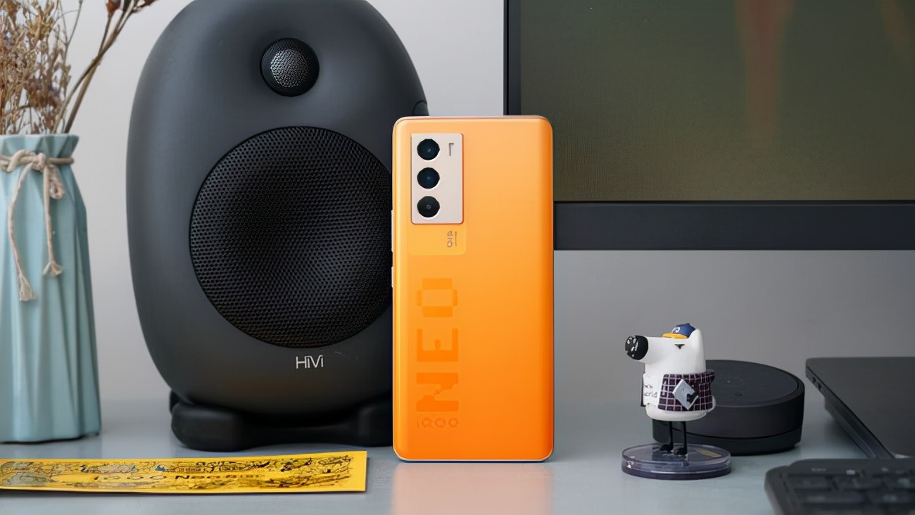 iqooneo5和iqooneo5s哪个好,iqooneo5s黑色上手体验