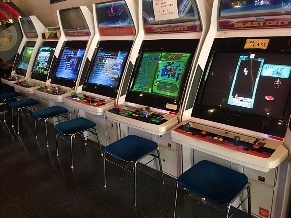 琛楁満鍥涘ぇ閫嗗ぉ鐜╂硶,琛楁満娓告垙閲岄潰娈嬪奖