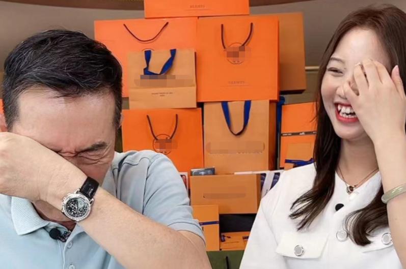 张晨光全家近照,62岁的张晨光看着依然硬朗帅气