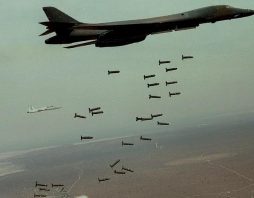 集束弹的威力,集束炸弹和铝热弹哪个厉害