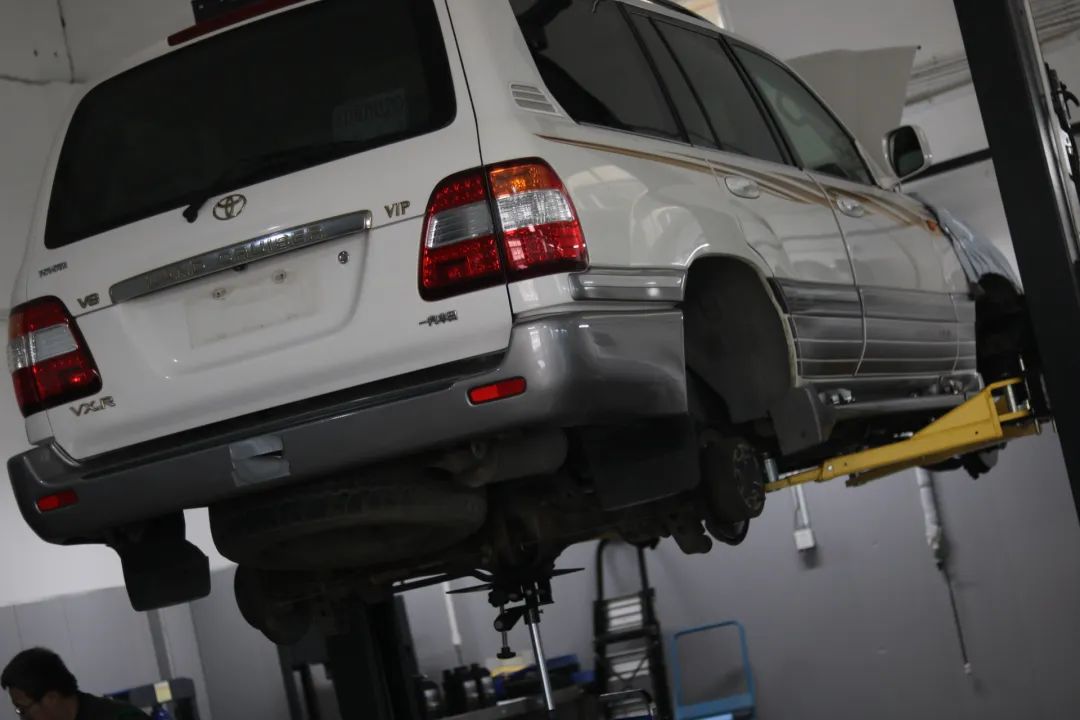 陆巡lc100中控台翻新视频,陆巡lc100内饰翻新