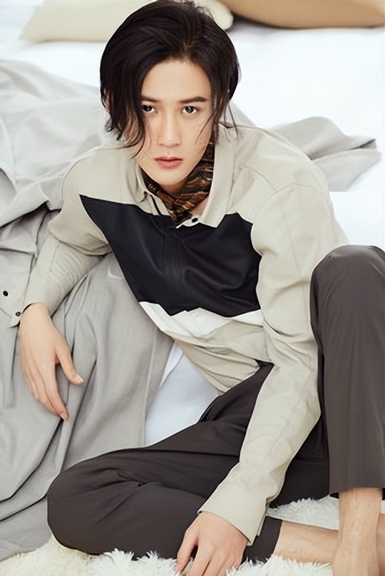 檀健次学迈克尔杰克逊顶胯,檀健次偶像是迈克尔杰克逊吗