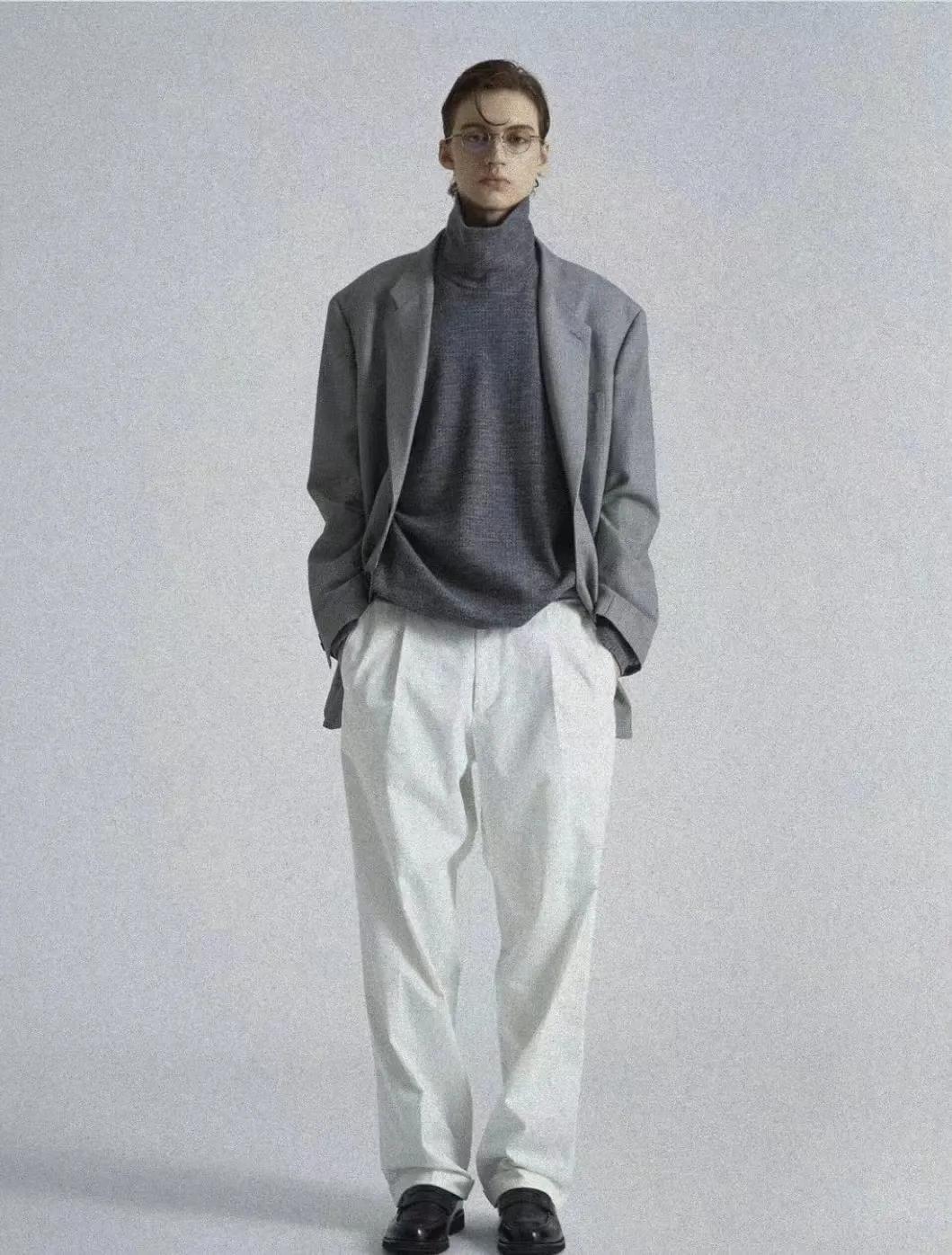 优雅、街头、暗黑揉为一体，拥有独特立体美学的韩国品牌