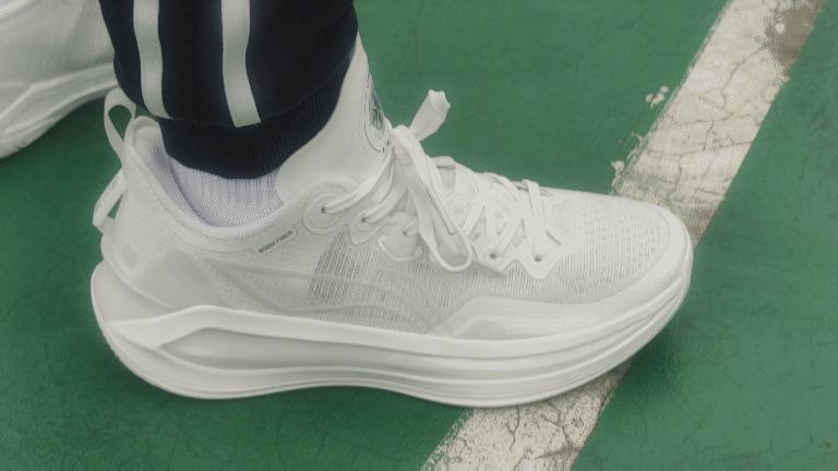 小后卫突破篮球鞋超轻,后卫李宁篮球鞋利刃3v2