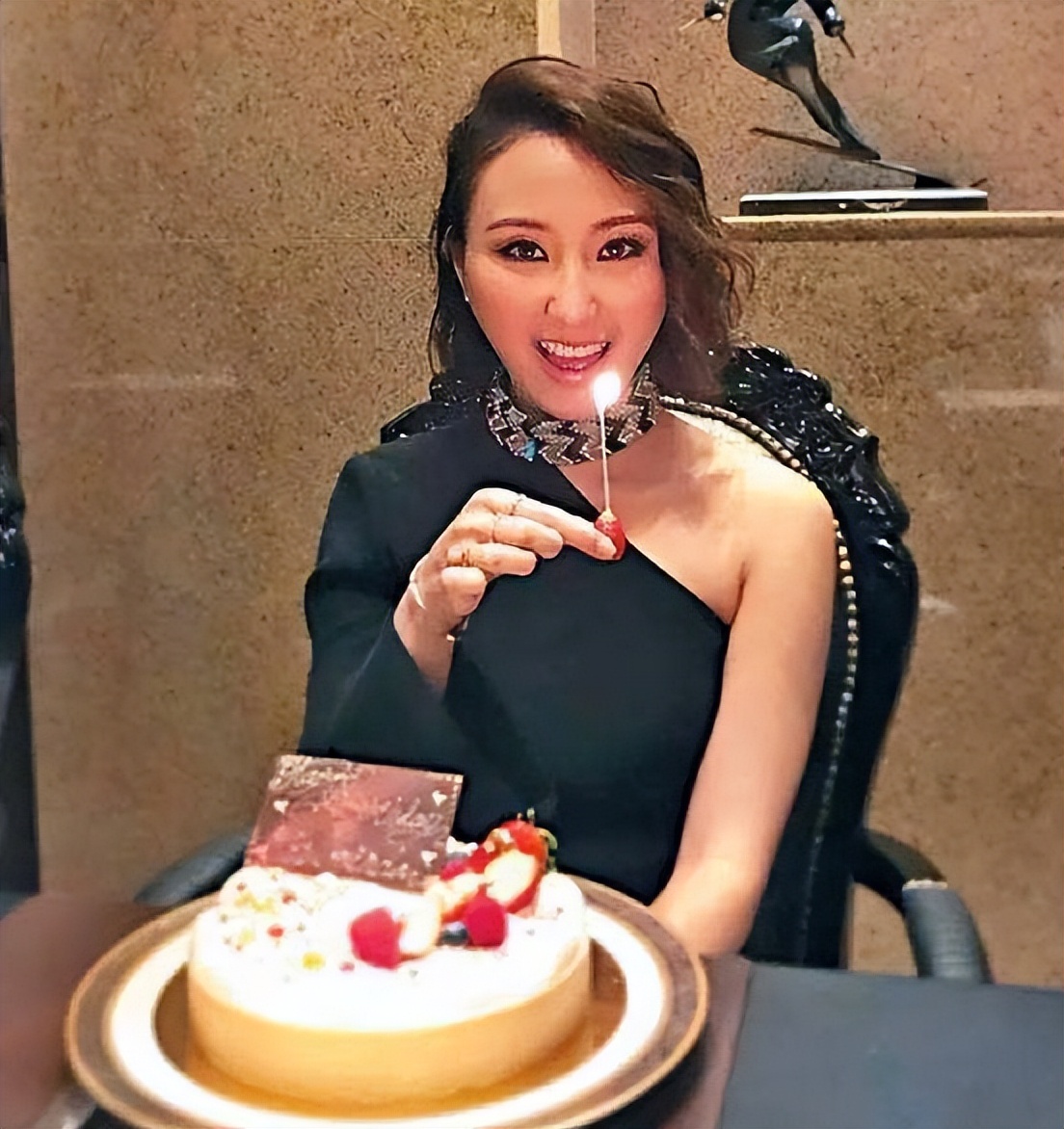 赌王三太和四太翡翠项链对比,赌王三太戴过的钻戒