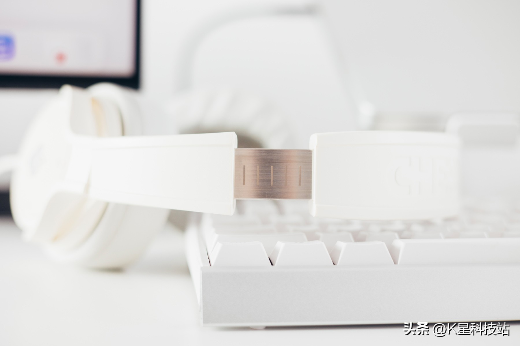 我的桌面我做主，一套平淡无奇白色系生产力+重度娱乐桌面分享