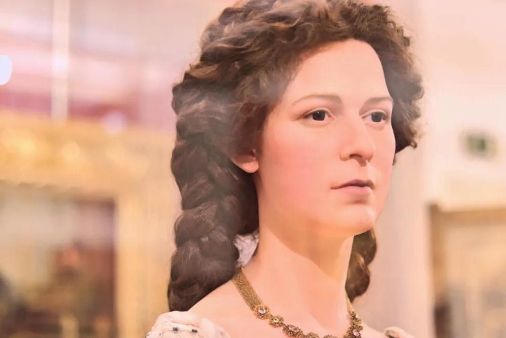 茜茜公主到底有多美,历史上的茜茜公主真的美吗