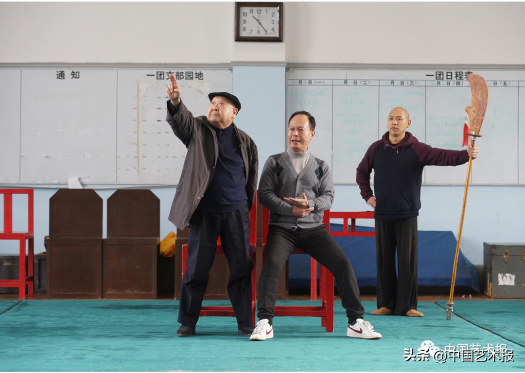 杩欎釜灞曡涓轰粈涔堜細闇囨捈浜哄績,杩欎釜灞曡鎵撶牬鑹烘湳鍜岀敓娲荤殑鐣岄檺