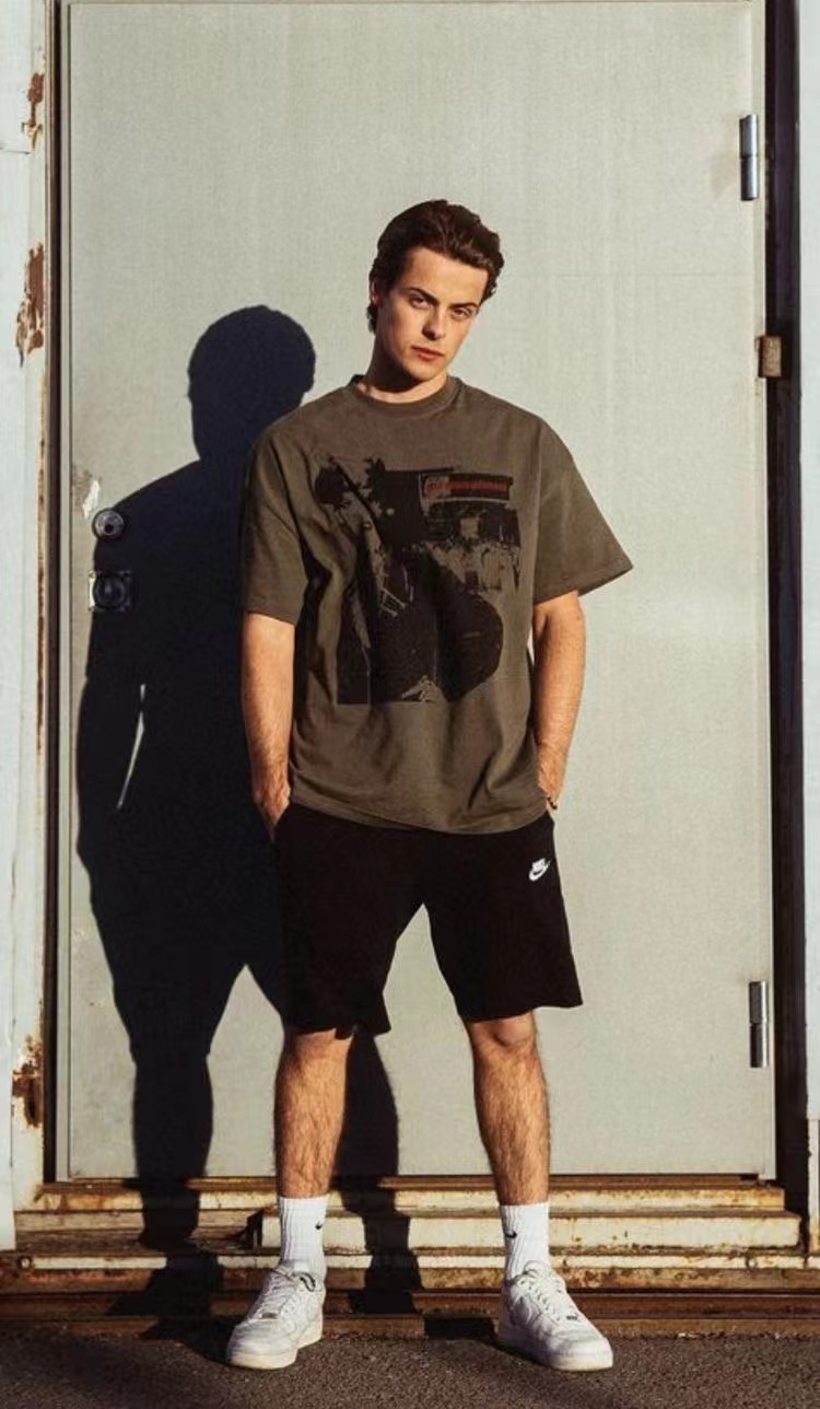 男士夏日显白短衣短裤穿搭,男士夏季短裤穿搭休闲质感高级