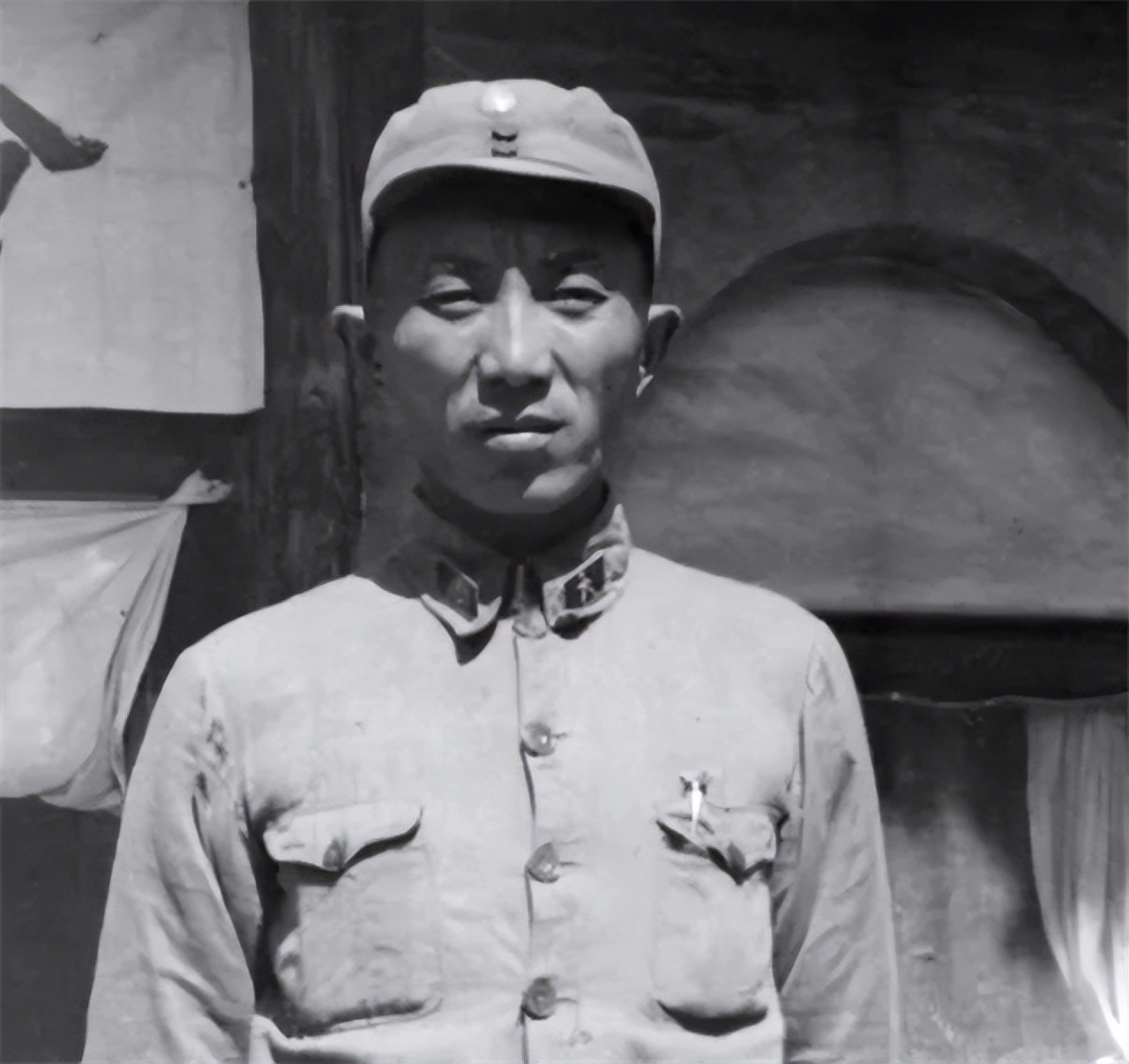 毛主席多次“戴口罩”外出，被认出后毫不避讳，与群众鱼水情深