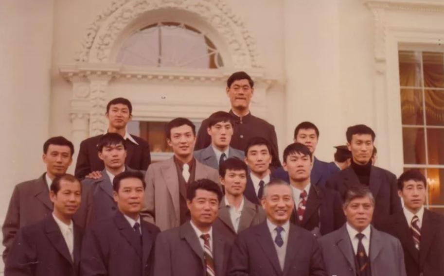 中国男篮对战美式篮球的超燃时刻,中国男篮大比分输球