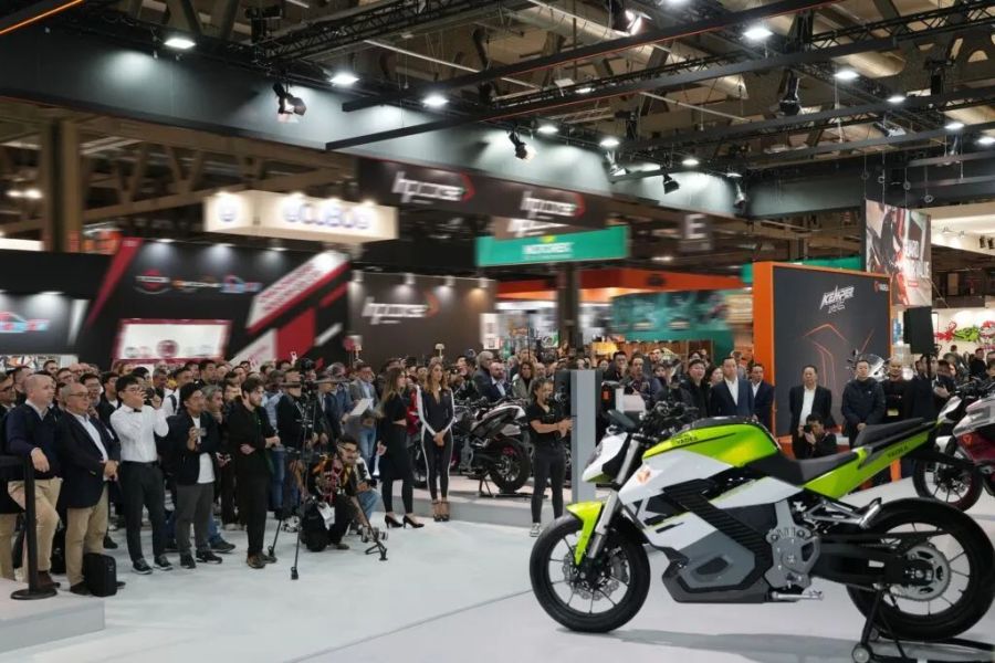 雅迪首款电动摩托车keenness价格,雅迪最新款电动摩托