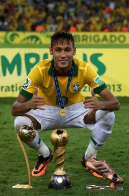 南美足球先生内马尔帅气视频,南美足球先生内马尔和梅西