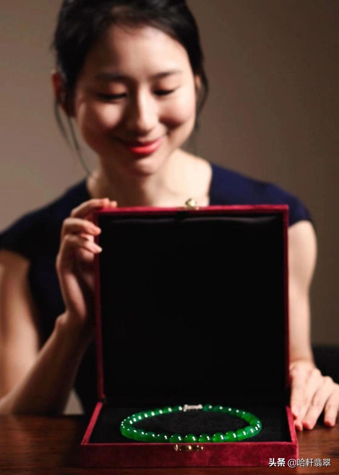 佳士得拍卖的顶级翡翠手镯,越贵越有人买的商品