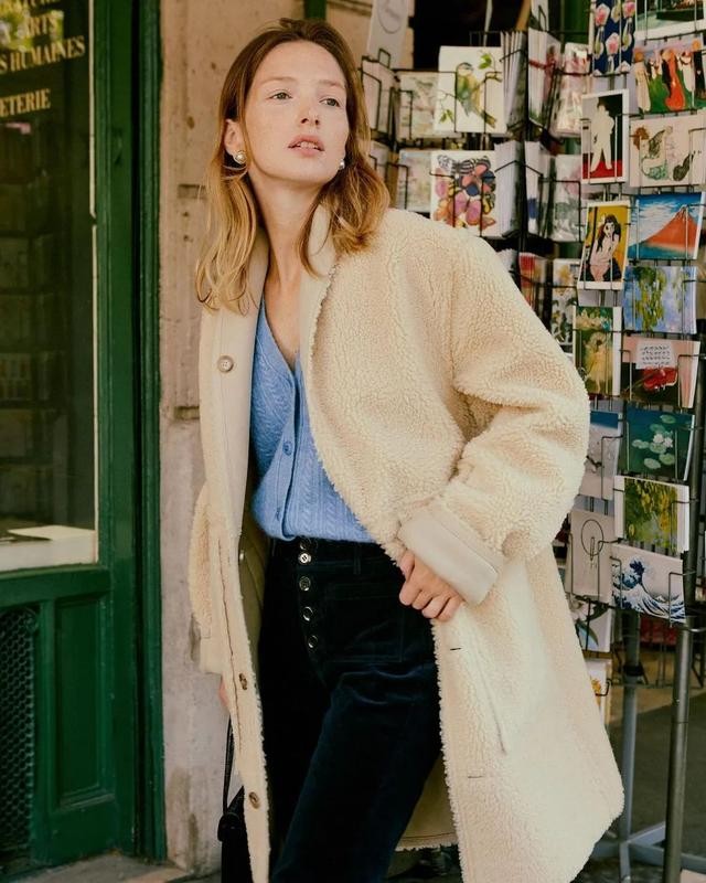 今年流行羊羔毛袄,流行羊羔绒又保暖