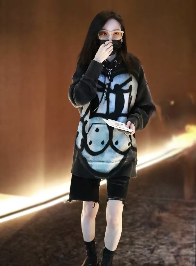 givenchychito联名外套,givenchychito卫衣