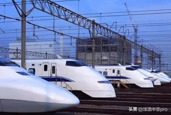为什么我国高铁会亏损?对比高铁与新干线运营得出答案。