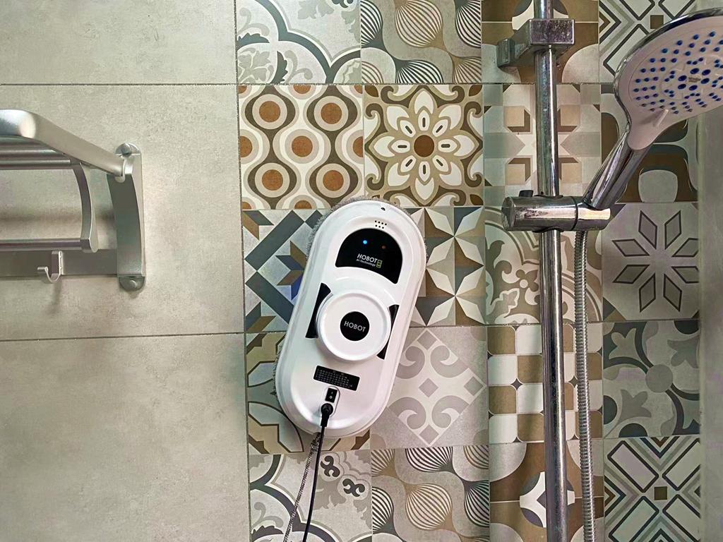 我家的SpiderMan，窗明几净缔造者——玻妞188擦窗机器人体验