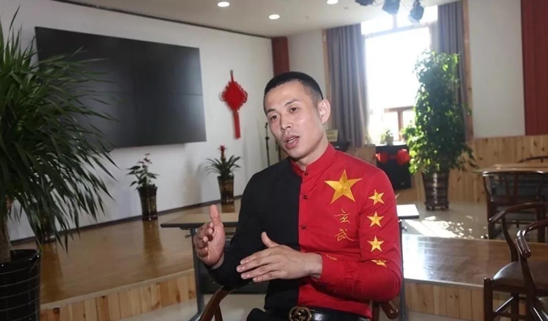 比马保国还丢人！“爱国”拳手翻车背后，一个行业黑幕被揭穿了