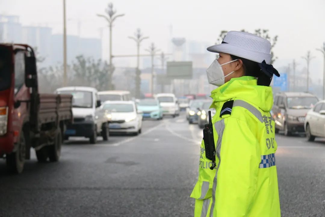 春风如你熠熠芳华,致敬了不起的她春风十里芳华如你
