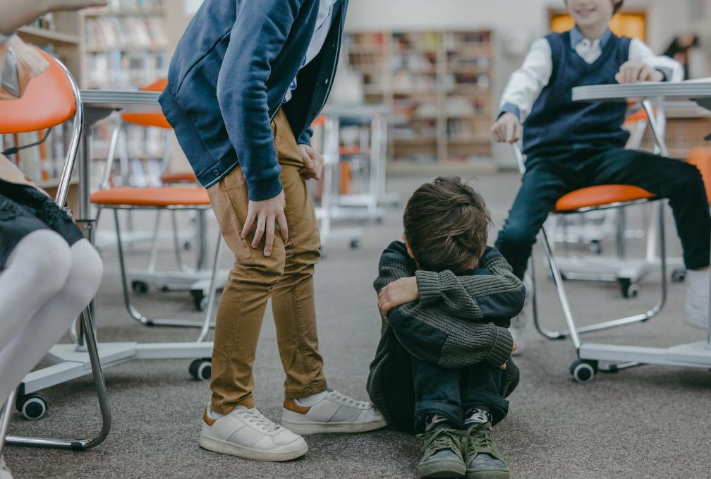 儿童时期遭受心理虐待会对个体之后的发展有何影响？
