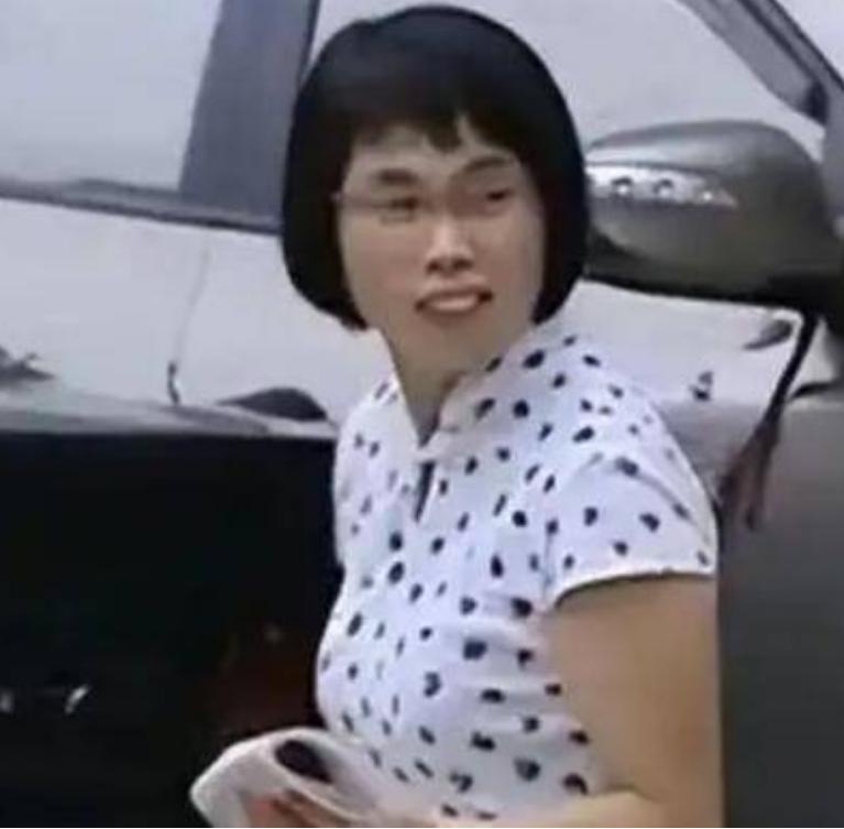 广西“蛇毒王后”：家藏价值47亿蛇毒，美国人送悍马讨好她求合作