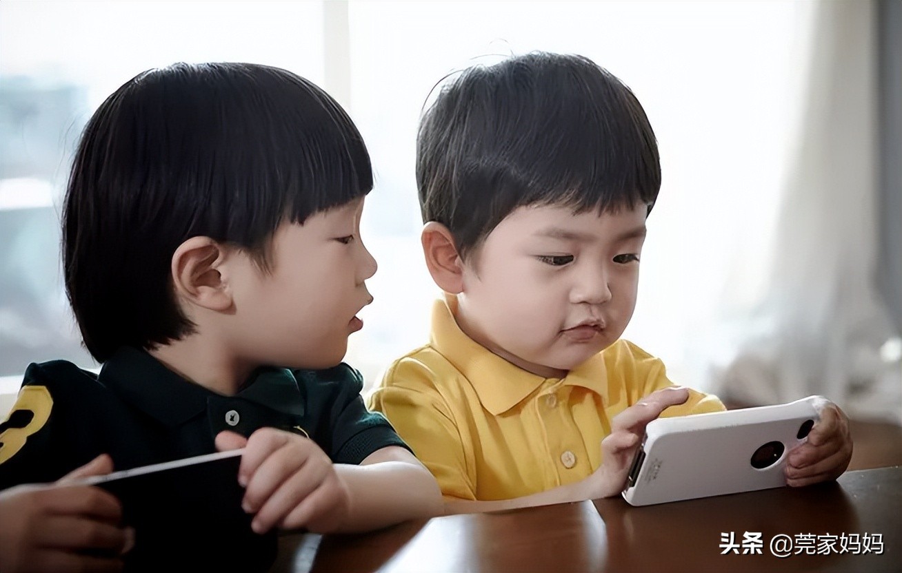 孩子玩手机上瘾家长如何引导,家庭教育防止孩子玩手机上瘾