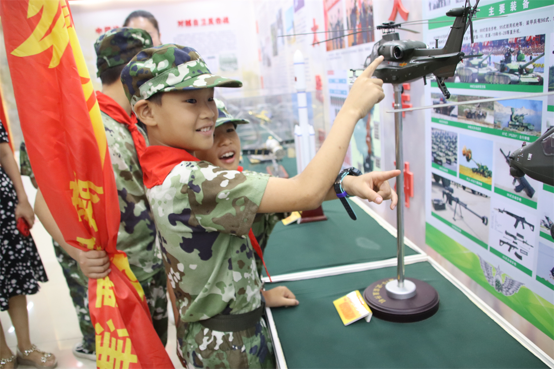 少年入军营燃起不灭的爱国之火