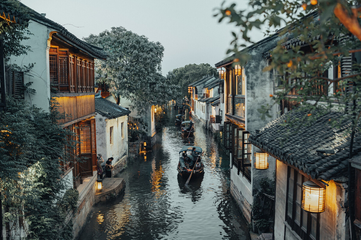 员工在公司更衣室内发现摄像头,厂里更衣室允许安装摄像头吗