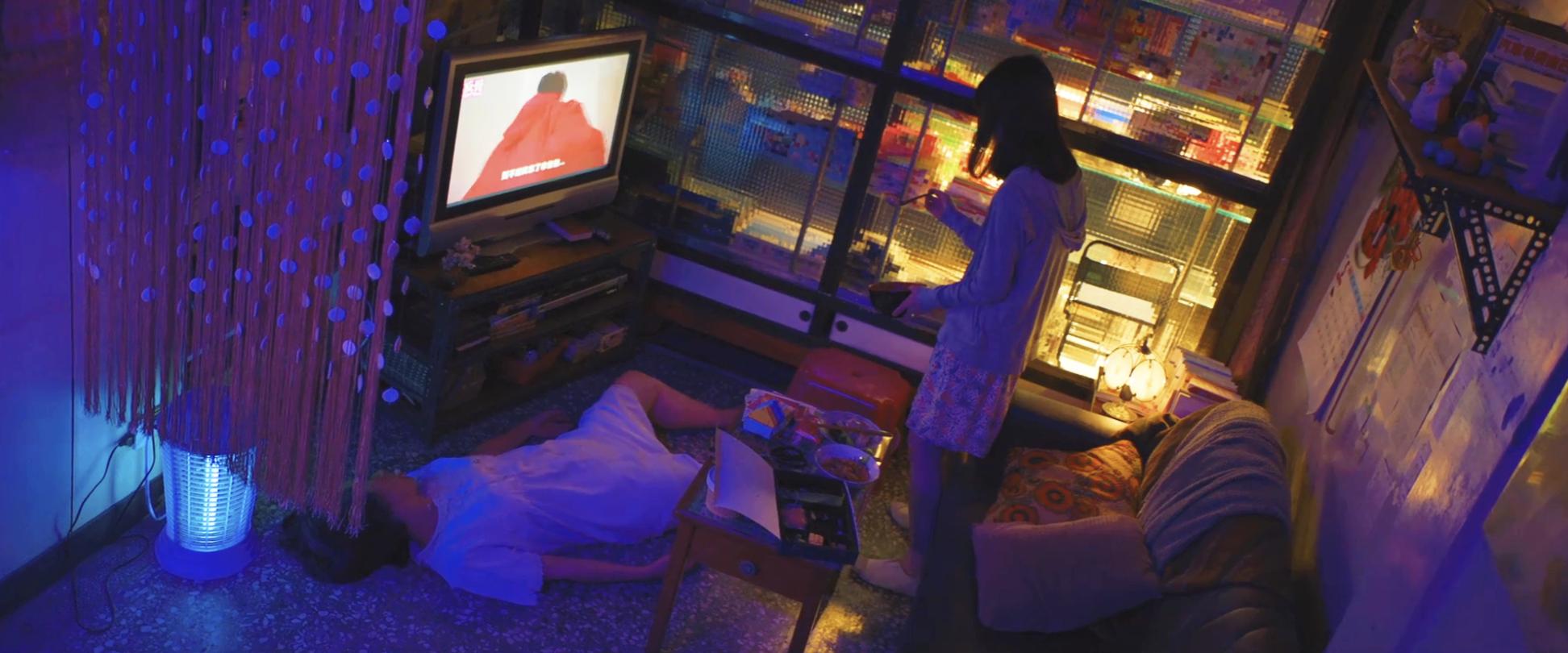 弑亲、卖肉、*拍偷**，尺度爆表，如此生猛的华语片，惊到我了