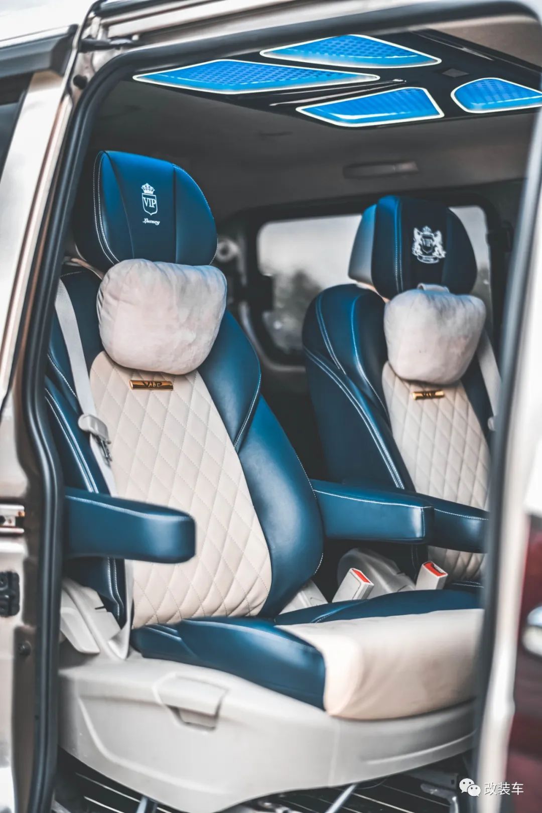 五菱荣光v七座变四座,五菱荣光v新款五座