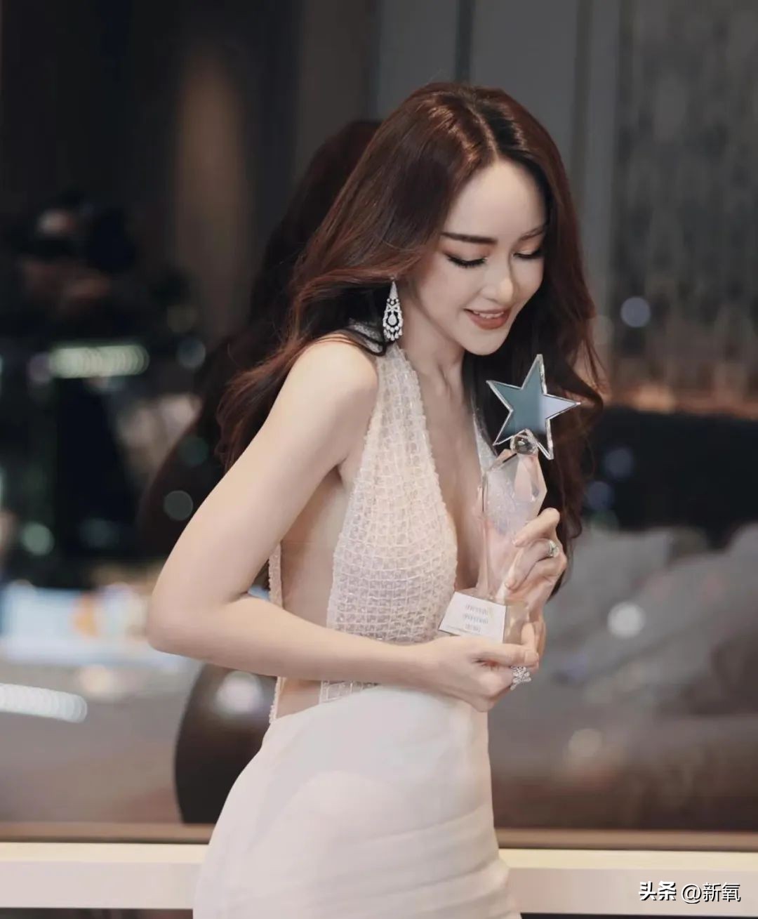 挺着大肚子逼退小三9年后，她终于复出了