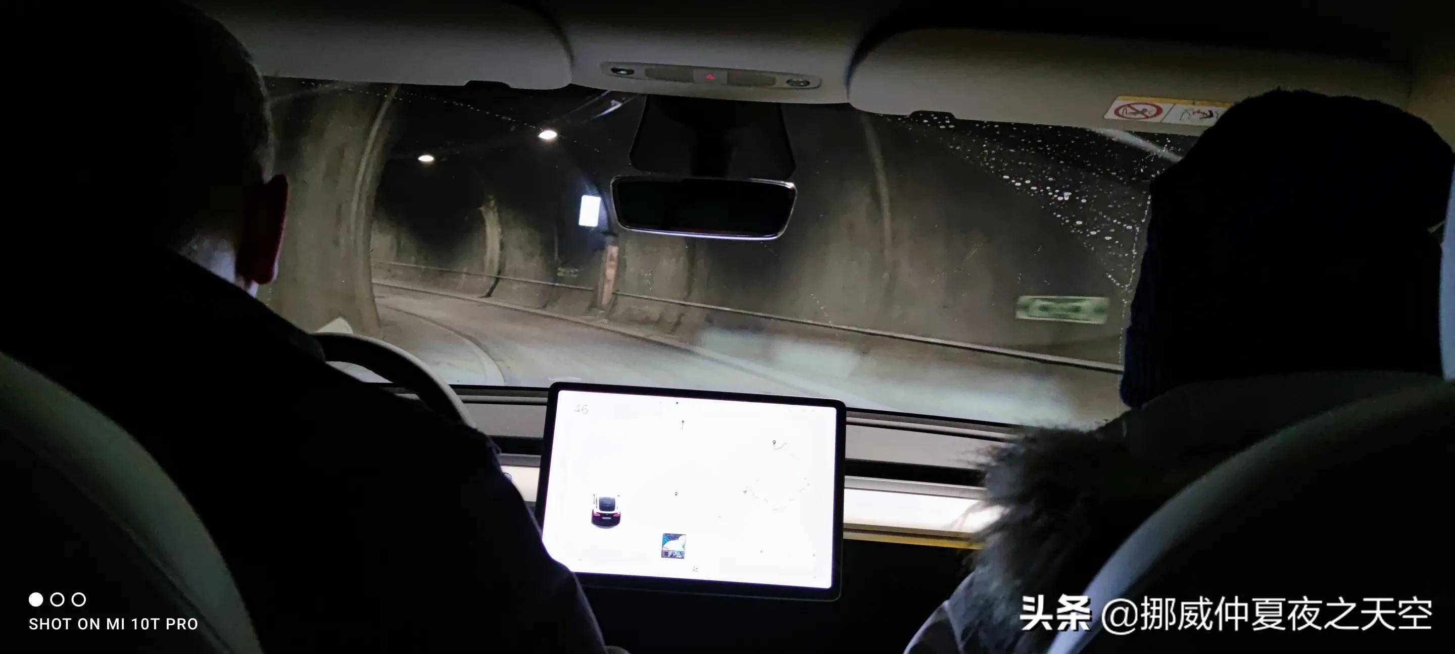 在挪威严冬12月开2021年上海出产的特斯拉YPerformance全轮驱动版