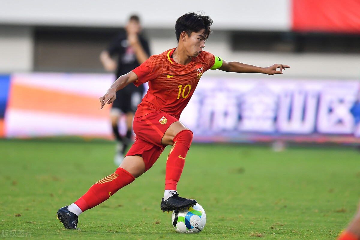 中国队2002邵佳一,2004年中国对伊朗邵佳一进球