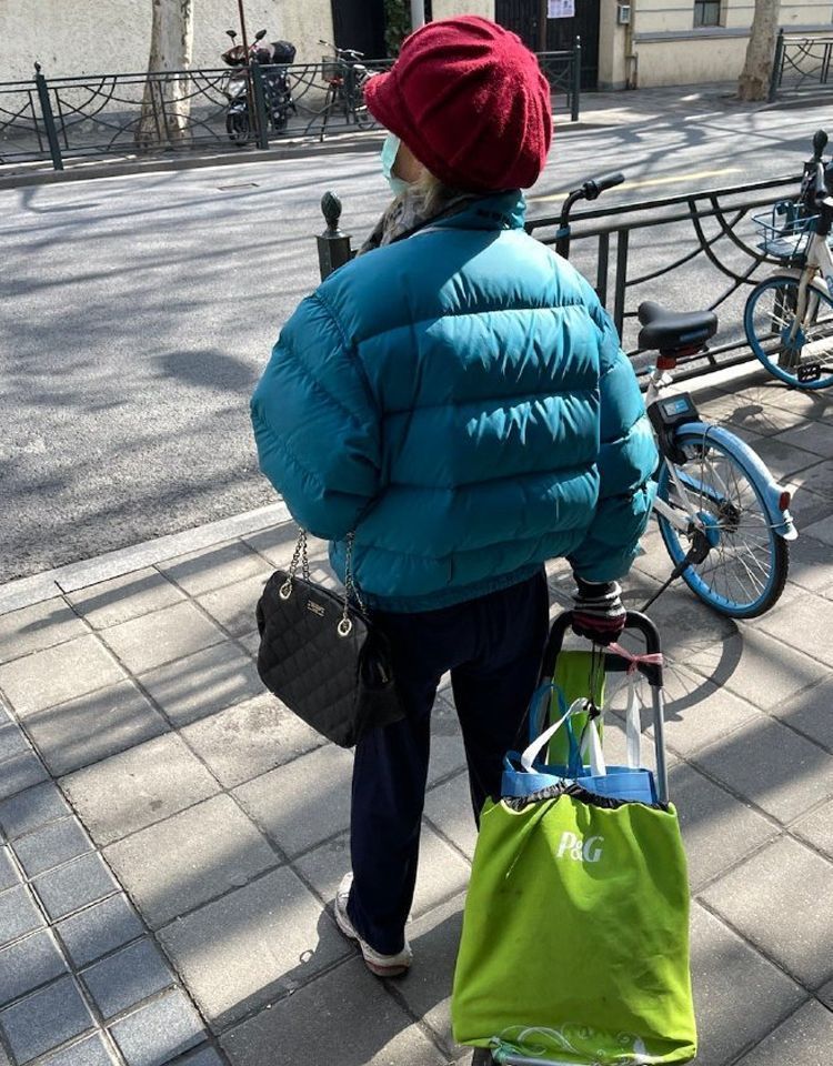 40多岁大脸女性适合戴什么太阳帽,四十多岁妈妈戴什么帽子洋气减龄