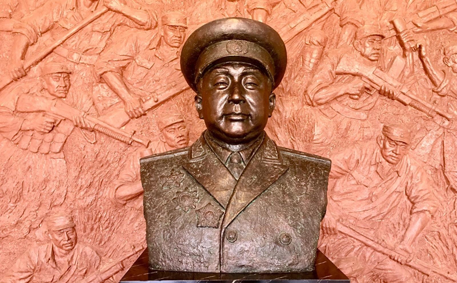 将军一口气吃了半坛子辣椒，烧得胃疼，却阴差阳错救了全师人马