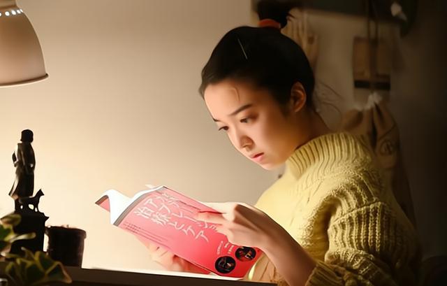 “闺蜜为什么总弯腰系鞋带”闺蜜走后,婆婆的回答,我和闺蜜绝交