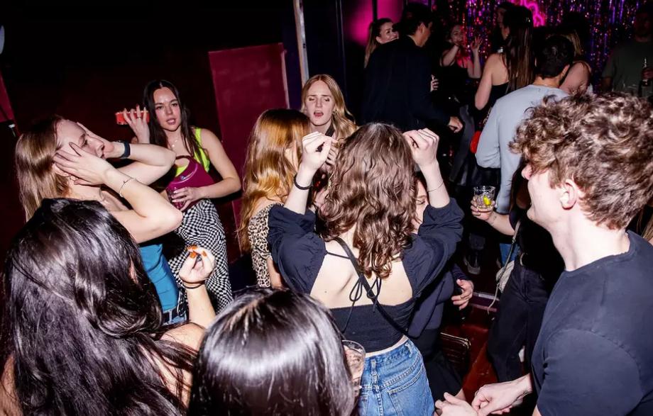 抖音爆火！留学生分享加拿大生活！遭网友吐槽：不喜欢就滚！