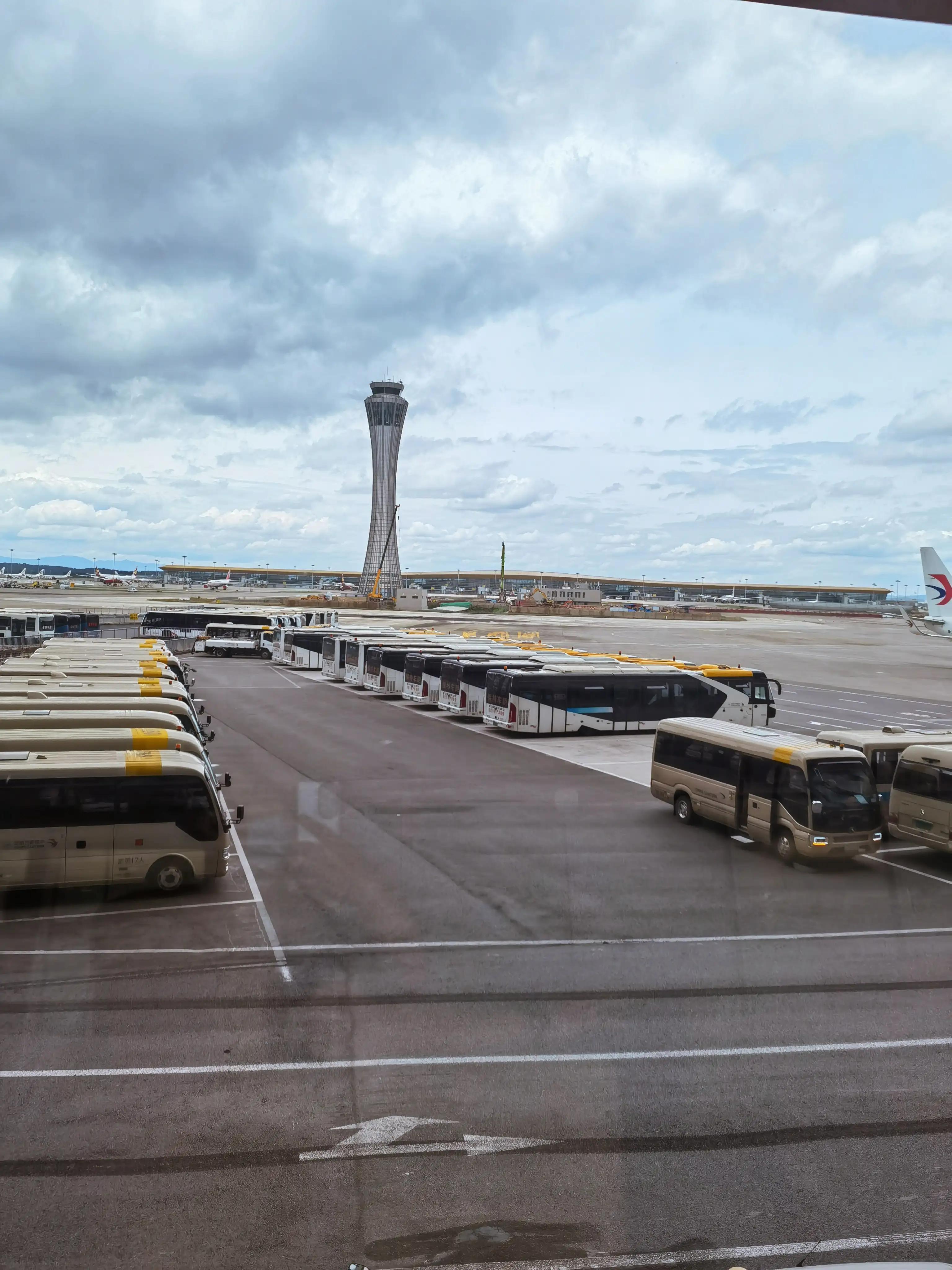 昆明机场候机室有没有麦当劳,昆明机场候机室有餐厅吗