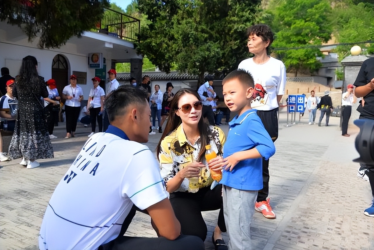 林丹生涯赚了多少钱,林丹当了多久的世界第一