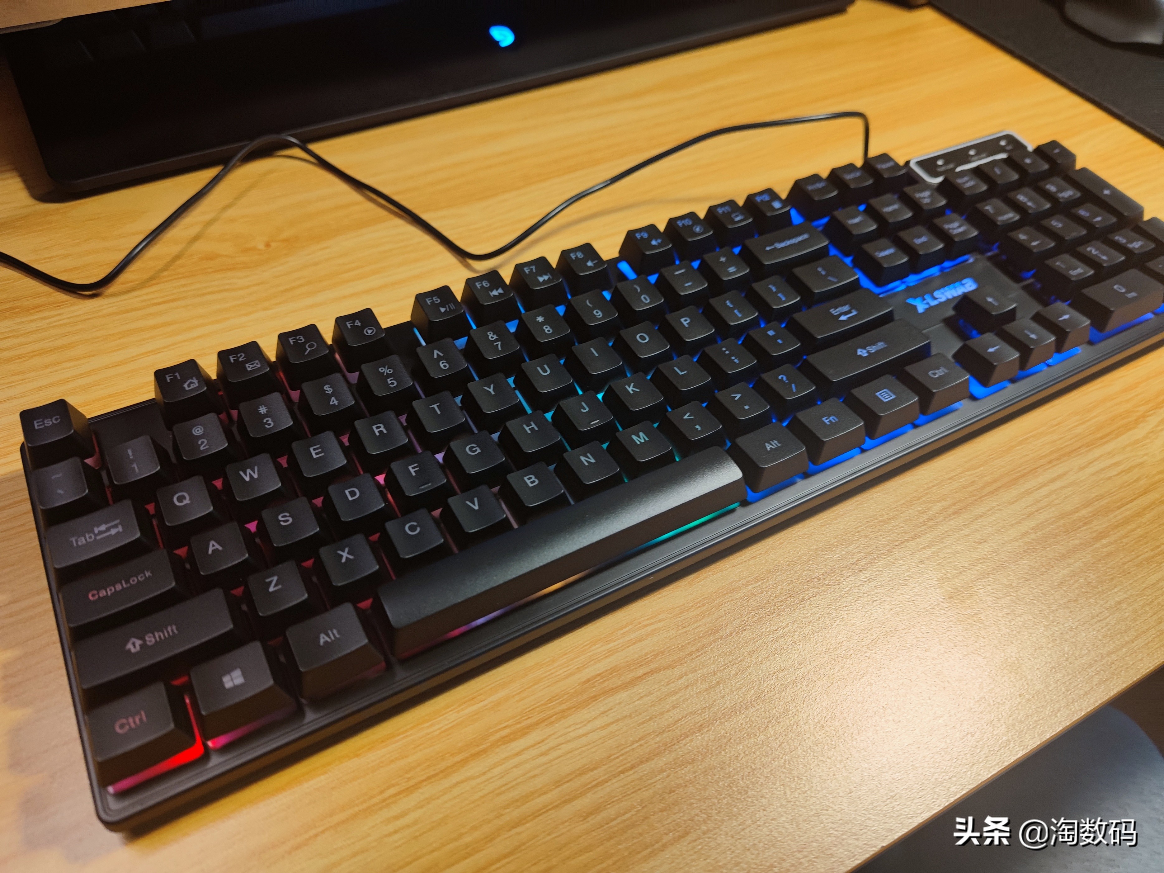 红轴rgb灯机械键盘推荐100元以内,50元的青轴游戏机械键盘推荐