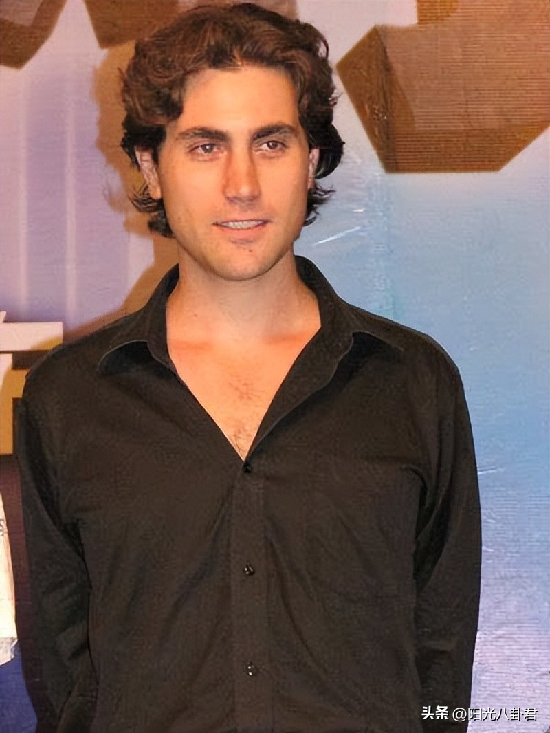 五位在华发展的美国男星,说各地方言娶中国妻子,父母以他们为荣