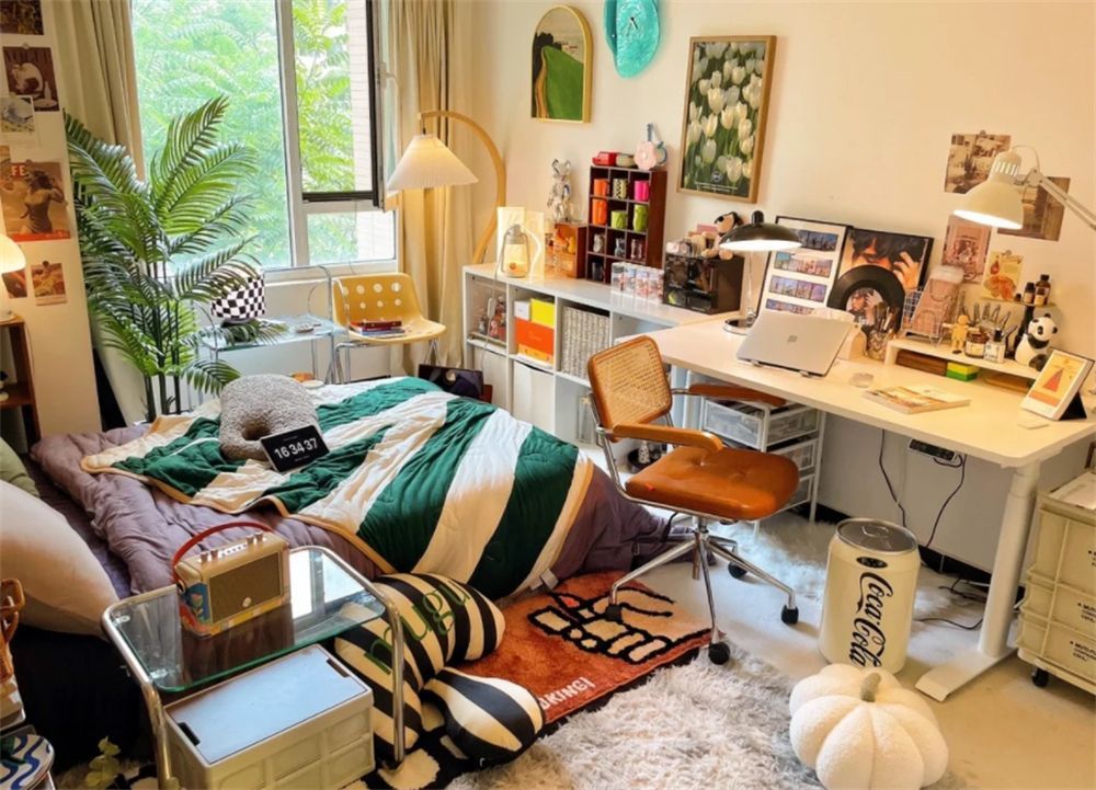 北京姑娘晒15㎡“极繁”卧室,东西虽多虽杂却乱中有序,太喜欢了