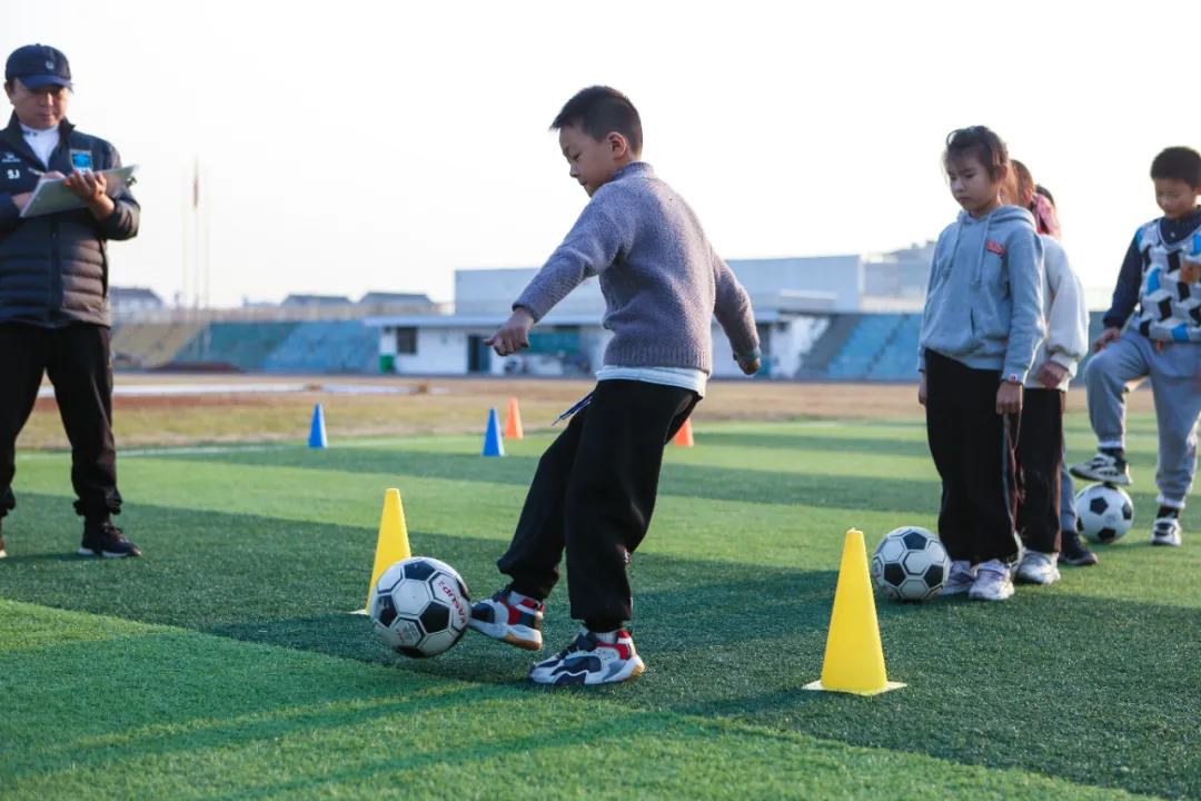 江苏省如皋市高明镇初中学校,高明纪念中学足球
