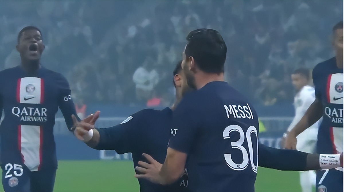 1个镜头看巴黎的“人情世故”，单刀球不射门传姆巴佩，梅西无奈