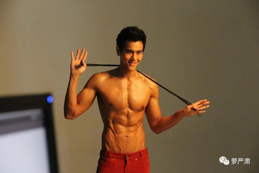 刘畊宏直播宣传邓紫棋启示录,刘畊宏顶流启示录