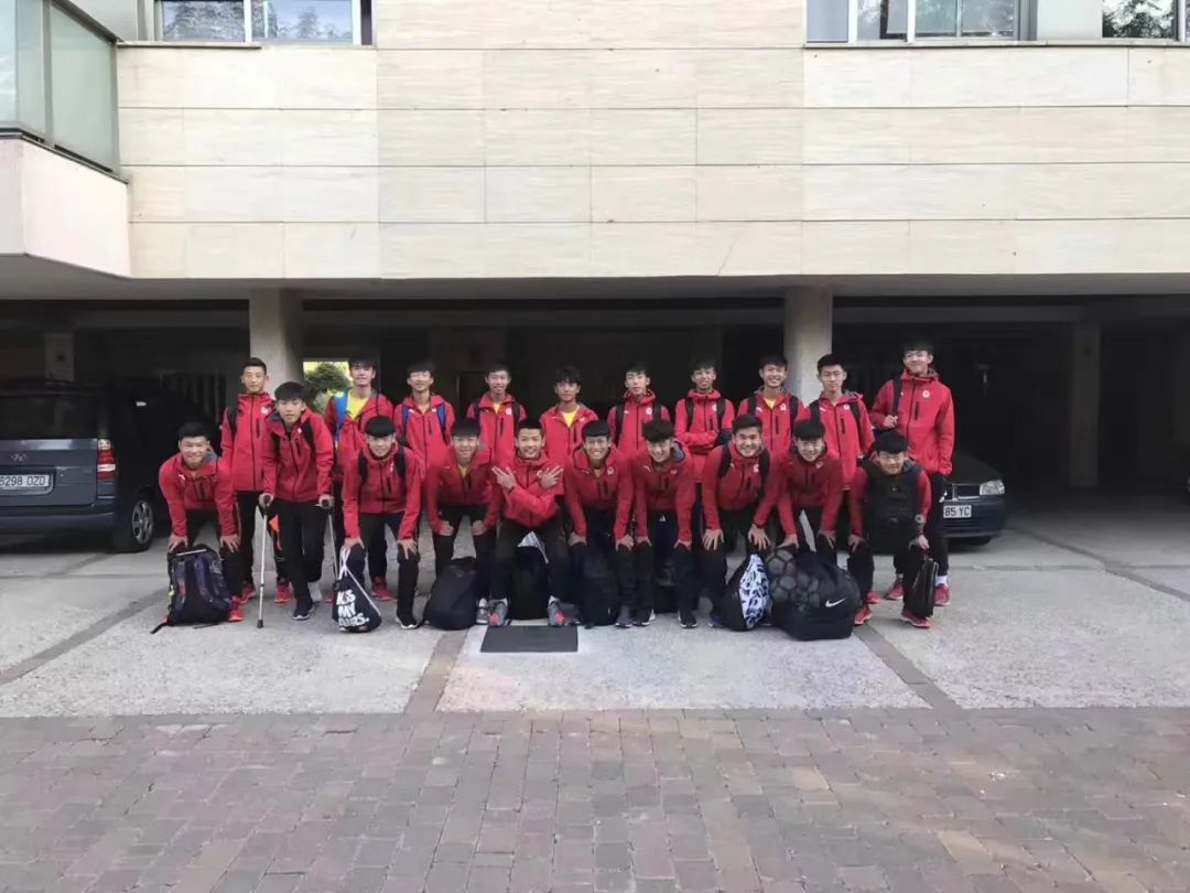 足球少年逐梦百年,足球少年征战绿茵